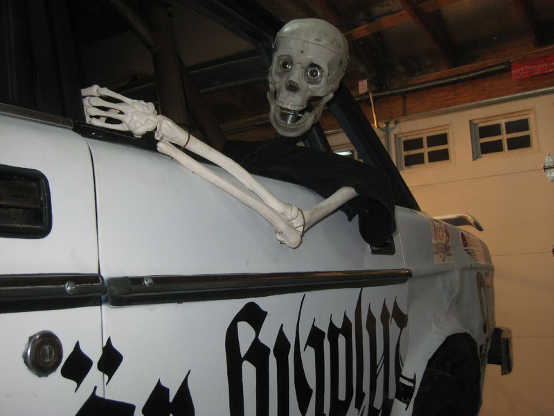 Illustration for article titled Make Your Own Animatronic Screaming Skull Brake Lights With Junkyard Parts!